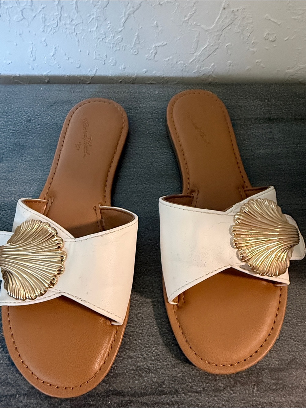 U overall Threads white sandal with gold shell